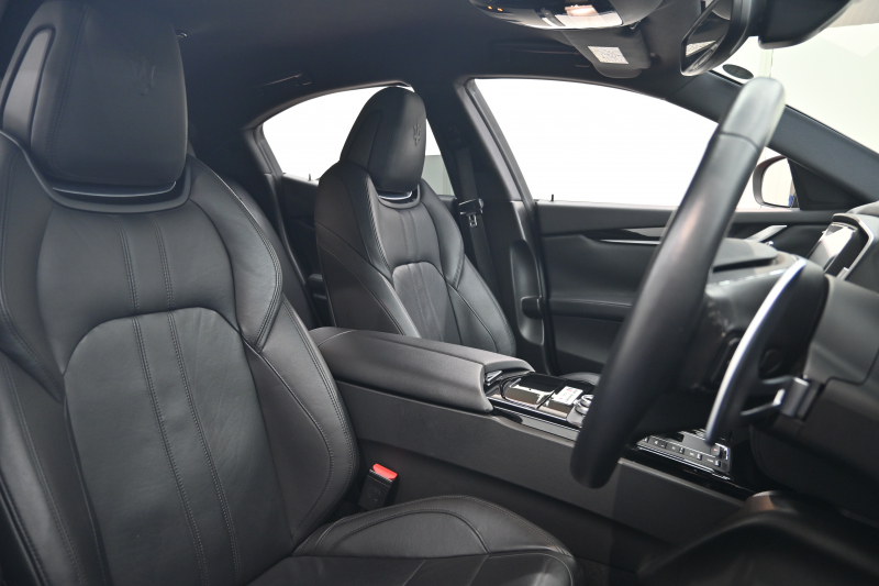 マセラティ ギブリ ｽｶﾃﾅｰﾄ ﾂｰﾘﾝｸﾞP　限定60台 中期ﾓﾃﾞﾙ Pｽﾀ 黒革 8.4ｲﾝﾁMTC+ ﾌﾙｾｸﾞ Carplay Bｶﾒﾗ 20ｲﾝﾁｳﾗｰﾉAW 専用ﾌﾟﾚｰﾄ ｼﾌﾄﾊﾟﾄﾞﾙ ﾋﾟｱﾉﾌﾞﾗｯｸｲﾝﾃﾘｱ　2年保証付