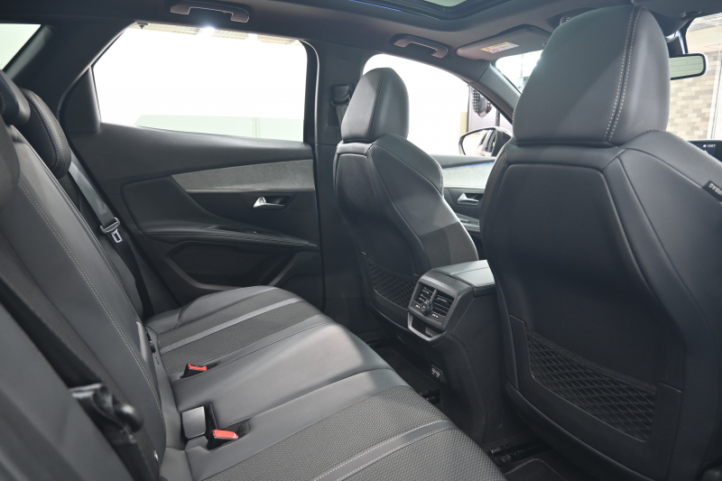 プジョー 3008 3008 GT ﾌﾞﾙｰHDi 　後期ﾓﾃﾞﾙ ACC LKA ﾊｰﾌ革 ﾊﾟﾉﾗﾏR 純正ﾅﾋﾞTV ﾘｱﾓﾆﾀｰ CarPlay Bｶﾒﾗ 前後ｺｰﾅｰｾﾝｻｰ 純正18ｲﾝﾁAW LEDﾗｲﾄ　新車保証継承可