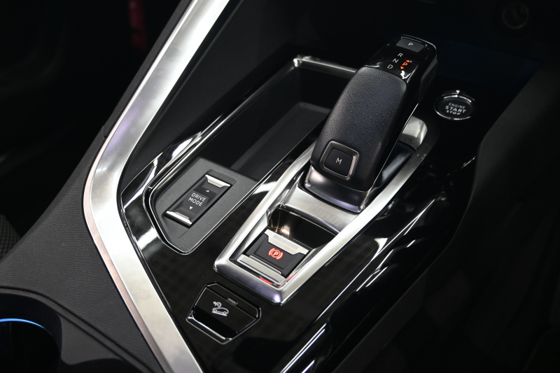 プジョー 3008 3008 GT ﾌﾞﾙｰHDi 　後期ﾓﾃﾞﾙ ACC LKA ﾊｰﾌ革 ﾊﾟﾉﾗﾏR 純正ﾅﾋﾞTV ﾘｱﾓﾆﾀｰ CarPlay Bｶﾒﾗ 前後ｺｰﾅｰｾﾝｻｰ 純正18ｲﾝﾁAW LEDﾗｲﾄ　新車保証継承可