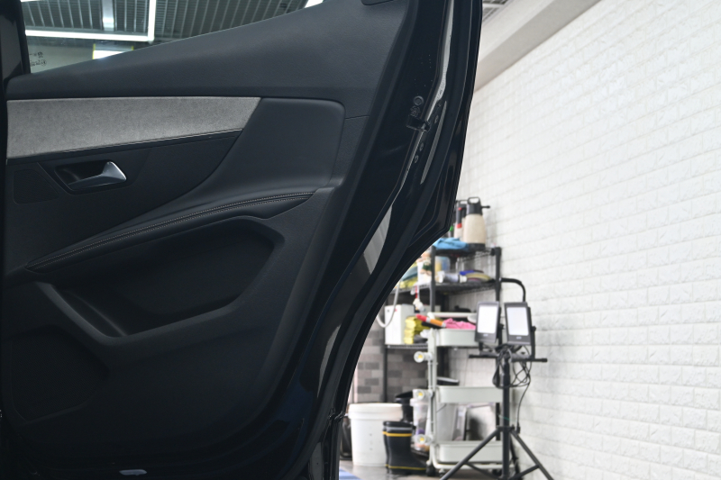 プジョー 3008 3008 GT ﾌﾞﾙｰHDi 　後期ﾓﾃﾞﾙ ACC LKA ﾊｰﾌ革 ﾊﾟﾉﾗﾏR 純正ﾅﾋﾞTV ﾘｱﾓﾆﾀｰ CarPlay Bｶﾒﾗ 前後ｺｰﾅｰｾﾝｻｰ 純正18ｲﾝﾁAW LEDﾗｲﾄ　新車保証継承可