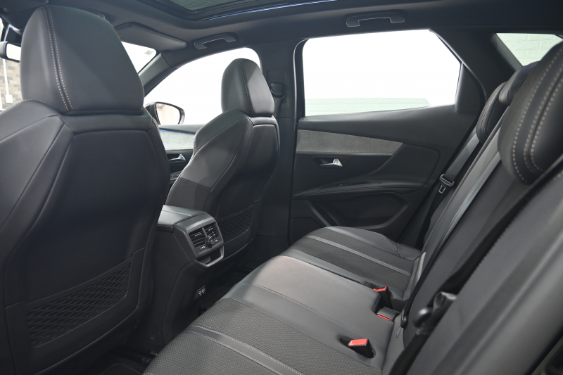 プジョー 3008 3008 GT ﾌﾞﾙｰHDi 　後期ﾓﾃﾞﾙ ACC LKA ﾊｰﾌ革 ﾊﾟﾉﾗﾏR 純正ﾅﾋﾞTV ﾘｱﾓﾆﾀｰ CarPlay Bｶﾒﾗ 前後ｺｰﾅｰｾﾝｻｰ 純正18ｲﾝﾁAW LEDﾗｲﾄ　新車保証継承可