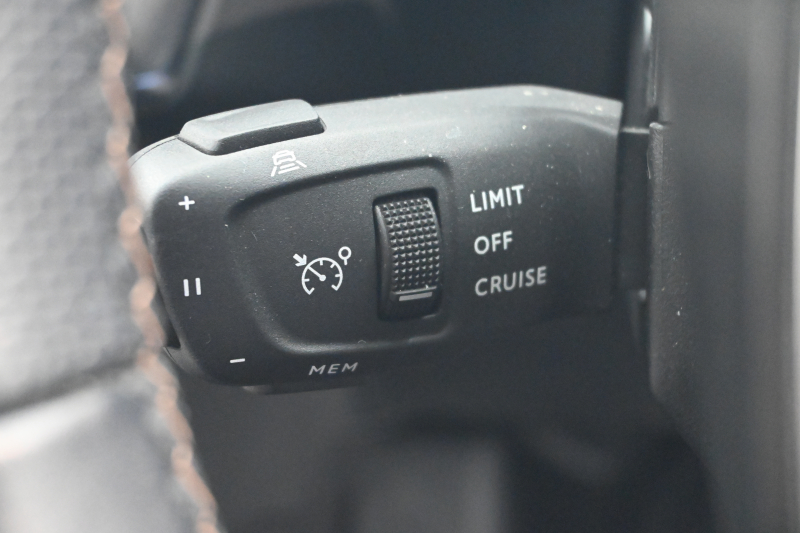 プジョー 3008 3008 GT ﾌﾞﾙｰHDi 　後期ﾓﾃﾞﾙ ACC LKA ﾊｰﾌ革 ﾊﾟﾉﾗﾏR 純正ﾅﾋﾞTV ﾘｱﾓﾆﾀｰ CarPlay Bｶﾒﾗ 前後ｺｰﾅｰｾﾝｻｰ 純正18ｲﾝﾁAW LEDﾗｲﾄ　新車保証継承可