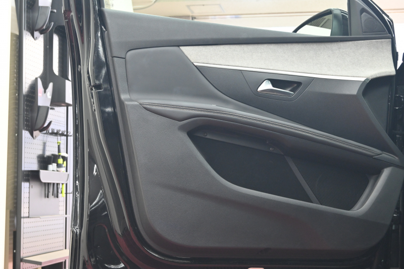 プジョー 3008 3008 GT ﾌﾞﾙｰHDi 　後期ﾓﾃﾞﾙ ACC LKA ﾊｰﾌ革 ﾊﾟﾉﾗﾏR 純正ﾅﾋﾞTV ﾘｱﾓﾆﾀｰ CarPlay Bｶﾒﾗ 前後ｺｰﾅｰｾﾝｻｰ 純正18ｲﾝﾁAW LEDﾗｲﾄ　新車保証継承可