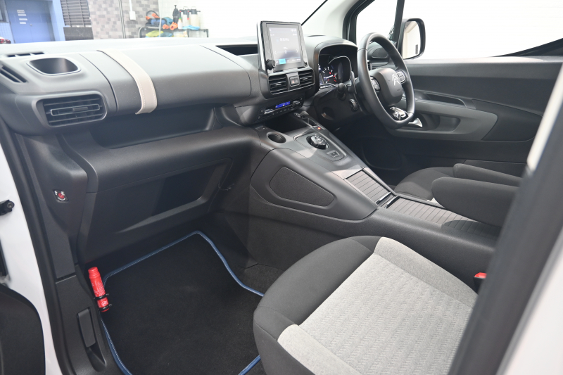 シトロエン ベルランゴ ﾄﾘｺ　1ｵｰﾅｰ 特別仕様車 Pｽﾀ ﾊﾟｰｷﾝｸﾞｾﾝｻｰ BSM ﾊﾟﾉﾗﾏR ﾌｧﾌﾞﾘｯｸｼｰﾄ 純正ﾅﾋﾞTV CarPlay ｱﾝﾋﾞｴﾝｽﾗｲﾄ 純正16AW　2年保証付