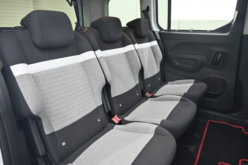 シトロエン ベルランゴ ﾄﾘｺ　1ｵｰﾅｰ 特別仕様車 Pｽﾀ ﾊﾟｰｷﾝｸﾞｾﾝｻｰ BSM ﾊﾟﾉﾗﾏR ﾌｧﾌﾞﾘｯｸｼｰﾄ 純正ﾅﾋﾞTV CarPlay ｱﾝﾋﾞｴﾝｽﾗｲﾄ 純正16AW　2年保証付