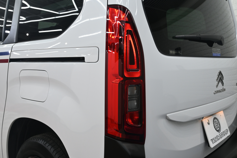 シトロエン ベルランゴ ﾄﾘｺ　1ｵｰﾅｰ 特別仕様車 Pｽﾀ ﾊﾟｰｷﾝｸﾞｾﾝｻｰ BSM ﾊﾟﾉﾗﾏR ﾌｧﾌﾞﾘｯｸｼｰﾄ 純正ﾅﾋﾞTV CarPlay ｱﾝﾋﾞｴﾝｽﾗｲﾄ 純正16AW　2年保証付