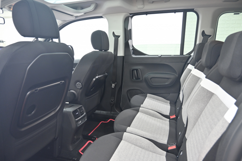 シトロエン ベルランゴ ﾄﾘｺ　1ｵｰﾅｰ 特別仕様車 Pｽﾀ ﾊﾟｰｷﾝｸﾞｾﾝｻｰ BSM ﾊﾟﾉﾗﾏR ﾌｧﾌﾞﾘｯｸｼｰﾄ 純正ﾅﾋﾞTV CarPlay ｱﾝﾋﾞｴﾝｽﾗｲﾄ 純正16AW　2年保証付