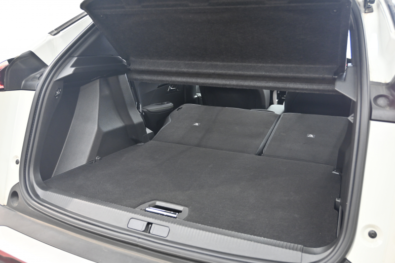 プジョー 2008 GT ﾄﾞﾗｲﾌﾞｴﾃﾞｨｼｮﾝ　特別仕様車 ACC Pｽﾀ ECO ﾊｰﾌ革 ﾊﾟﾉﾗﾏSR 純正ﾀｯﾁｽｸﾘｰﾝ CarPlay Bｶﾒﾗ 純正18ｲﾝﾁAW LEDﾗｲﾄ　2年保証付