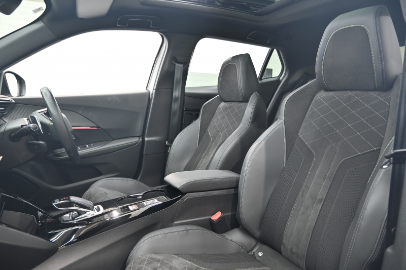 プジョー 2008 GT ﾄﾞﾗｲﾌﾞｴﾃﾞｨｼｮﾝ　特別仕様車 ACC Pｽﾀ ECO ﾊｰﾌ革 ﾊﾟﾉﾗﾏSR 純正ﾀｯﾁｽｸﾘｰﾝ CarPlay Bｶﾒﾗ 純正18ｲﾝﾁAW LEDﾗｲﾄ　2年保証付