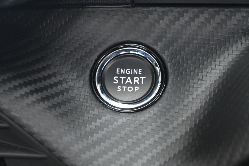 プジョー 2008 GT ﾄﾞﾗｲﾌﾞｴﾃﾞｨｼｮﾝ　特別仕様車 ACC Pｽﾀ ECO ﾊｰﾌ革 ﾊﾟﾉﾗﾏSR 純正ﾀｯﾁｽｸﾘｰﾝ CarPlay Bｶﾒﾗ 純正18ｲﾝﾁAW LEDﾗｲﾄ　2年保証付