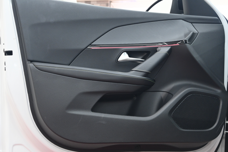 プジョー 2008 GT ﾄﾞﾗｲﾌﾞｴﾃﾞｨｼｮﾝ　特別仕様車 ACC Pｽﾀ ECO ﾊｰﾌ革 ﾊﾟﾉﾗﾏSR 純正ﾀｯﾁｽｸﾘｰﾝ CarPlay Bｶﾒﾗ 純正18ｲﾝﾁAW LEDﾗｲﾄ　2年保証付