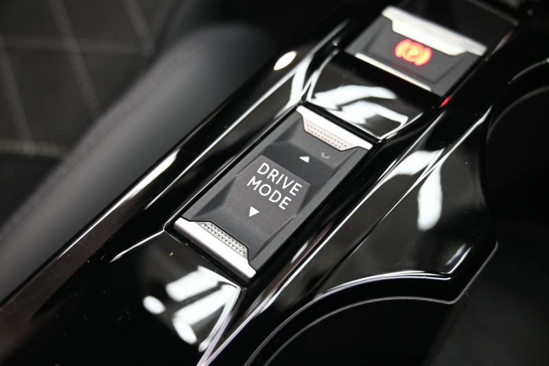 プジョー 2008 GT ﾄﾞﾗｲﾌﾞｴﾃﾞｨｼｮﾝ　特別仕様車 ACC Pｽﾀ ECO ﾊｰﾌ革 ﾊﾟﾉﾗﾏSR 純正ﾀｯﾁｽｸﾘｰﾝ CarPlay Bｶﾒﾗ 純正18ｲﾝﾁAW LEDﾗｲﾄ　2年保証付