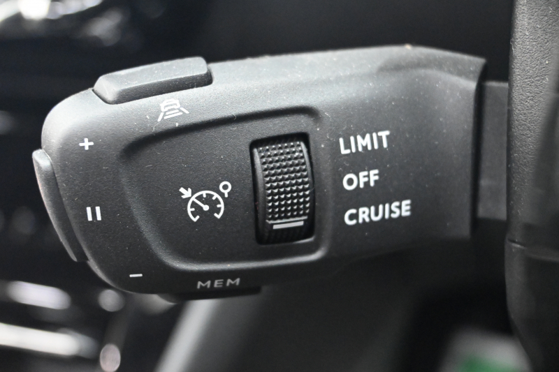 プジョー 2008 GT ﾄﾞﾗｲﾌﾞｴﾃﾞｨｼｮﾝ　特別仕様車 ACC Pｽﾀ ECO ﾊｰﾌ革 ﾊﾟﾉﾗﾏSR 純正ﾀｯﾁｽｸﾘｰﾝ CarPlay Bｶﾒﾗ 純正18ｲﾝﾁAW LEDﾗｲﾄ　2年保証付