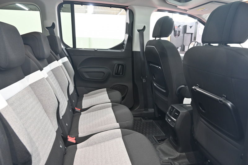 シトロエン ベルランゴ ｼｬｲﾝ　Pｽﾀ ﾊﾟｰｷﾝｸﾞｾﾝｻｰ BSM ﾊﾟﾉﾗﾏR ﾌｧﾌﾞﾘｯｸｼｰﾄ 純正ﾀｯﾁｽｸﾘｰﾝ CarPlay ｱﾝﾋﾞｴﾝｽﾗｲﾄ 純正16ｲﾝﾁAW　2年保証付