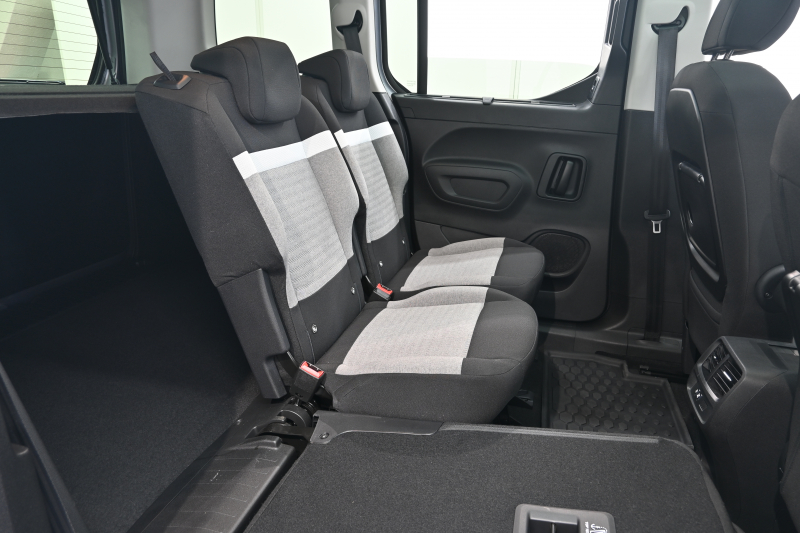 シトロエン ベルランゴ ｼｬｲﾝ　Pｽﾀ ﾊﾟｰｷﾝｸﾞｾﾝｻｰ BSM ﾊﾟﾉﾗﾏR ﾌｧﾌﾞﾘｯｸｼｰﾄ 純正ﾀｯﾁｽｸﾘｰﾝ CarPlay ｱﾝﾋﾞｴﾝｽﾗｲﾄ 純正16ｲﾝﾁAW　2年保証付