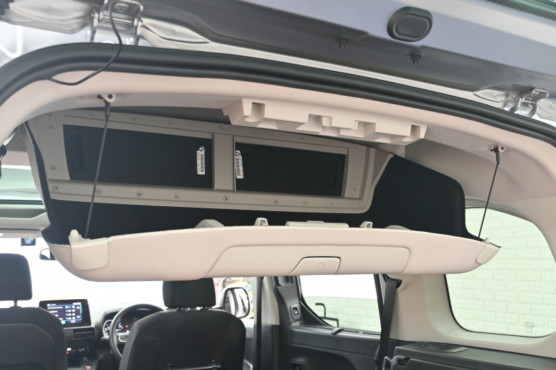 シトロエン ベルランゴ ｼｬｲﾝ　Pｽﾀ ﾊﾟｰｷﾝｸﾞｾﾝｻｰ BSM ﾊﾟﾉﾗﾏR ﾌｧﾌﾞﾘｯｸｼｰﾄ 純正ﾀｯﾁｽｸﾘｰﾝ CarPlay ｱﾝﾋﾞｴﾝｽﾗｲﾄ 純正16ｲﾝﾁAW　2年保証付