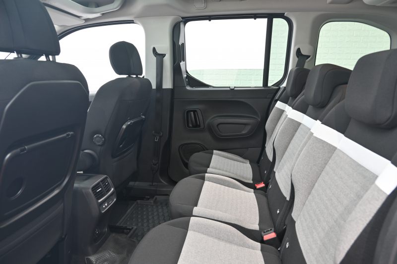 シトロエン ベルランゴ ｼｬｲﾝ　Pｽﾀ ﾊﾟｰｷﾝｸﾞｾﾝｻｰ BSM ﾊﾟﾉﾗﾏR ﾌｧﾌﾞﾘｯｸｼｰﾄ 純正ﾀｯﾁｽｸﾘｰﾝ CarPlay ｱﾝﾋﾞｴﾝｽﾗｲﾄ 純正16ｲﾝﾁAW　2年保証付