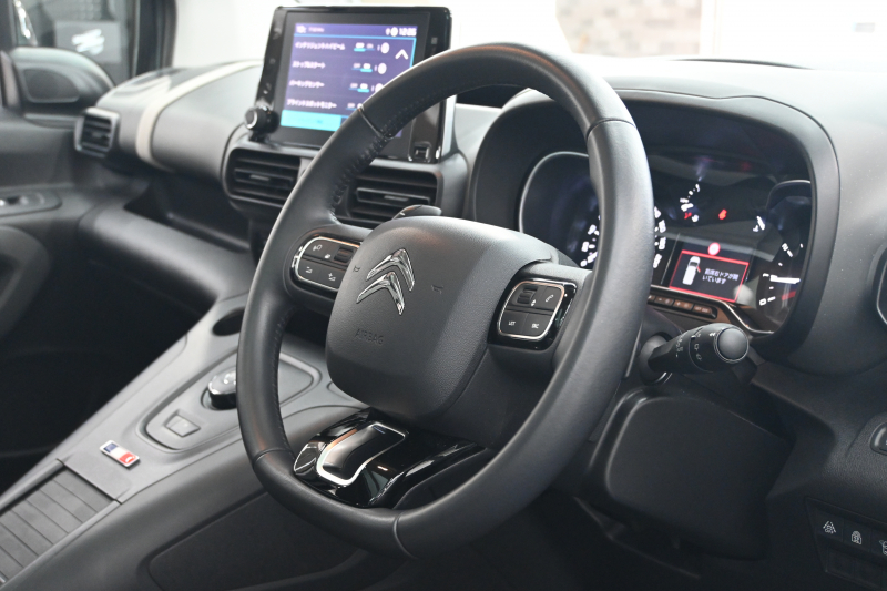 シトロエン ベルランゴ ｼｬｲﾝ　Pｽﾀ ﾊﾟｰｷﾝｸﾞｾﾝｻｰ BSM ﾊﾟﾉﾗﾏR ﾌｧﾌﾞﾘｯｸｼｰﾄ 純正ﾀｯﾁｽｸﾘｰﾝ CarPlay ｱﾝﾋﾞｴﾝｽﾗｲﾄ 純正16ｲﾝﾁAW　2年保証付