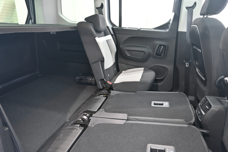 シトロエン ベルランゴ ｼｬｲﾝ　Pｽﾀ ﾊﾟｰｷﾝｸﾞｾﾝｻｰ BSM ﾊﾟﾉﾗﾏR ﾌｧﾌﾞﾘｯｸｼｰﾄ 純正ﾀｯﾁｽｸﾘｰﾝ CarPlay ｱﾝﾋﾞｴﾝｽﾗｲﾄ 純正16ｲﾝﾁAW　2年保証付