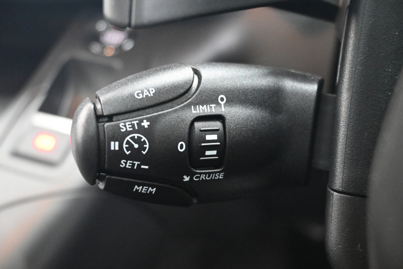 シトロエン ベルランゴ ｼｬｲﾝ　Pｽﾀ ﾊﾟｰｷﾝｸﾞｾﾝｻｰ BSM ﾊﾟﾉﾗﾏR ﾌｧﾌﾞﾘｯｸｼｰﾄ 純正ﾀｯﾁｽｸﾘｰﾝ CarPlay ｱﾝﾋﾞｴﾝｽﾗｲﾄ 純正16ｲﾝﾁAW　2年保証付