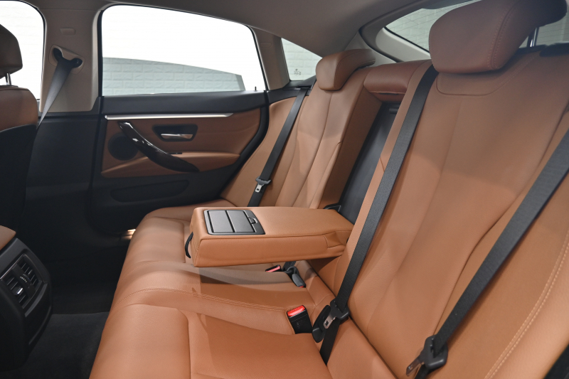 BMW 4シリーズ 420iｸﾞﾗﾝｸｰﾍﾟ ﾗｸﾞｼﾞｭｱﾘｰ　ｺﾝﾌｫA ACC ｲﾝﾃﾘS LCW LKA 茶革 純正HDDﾅﾋﾞ BTｵｰﾃﾞｨｵ&TEL Bｶﾒﾗ 純正18AW ﾘｱPDC　2年保証付