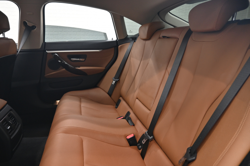 BMW 4シリーズ 420iｸﾞﾗﾝｸｰﾍﾟ ﾗｸﾞｼﾞｭｱﾘｰ　ｺﾝﾌｫA ACC ｲﾝﾃﾘS LCW LKA 茶革 純正HDDﾅﾋﾞ BTｵｰﾃﾞｨｵ&TEL Bｶﾒﾗ 純正18AW ﾘｱPDC　2年保証付