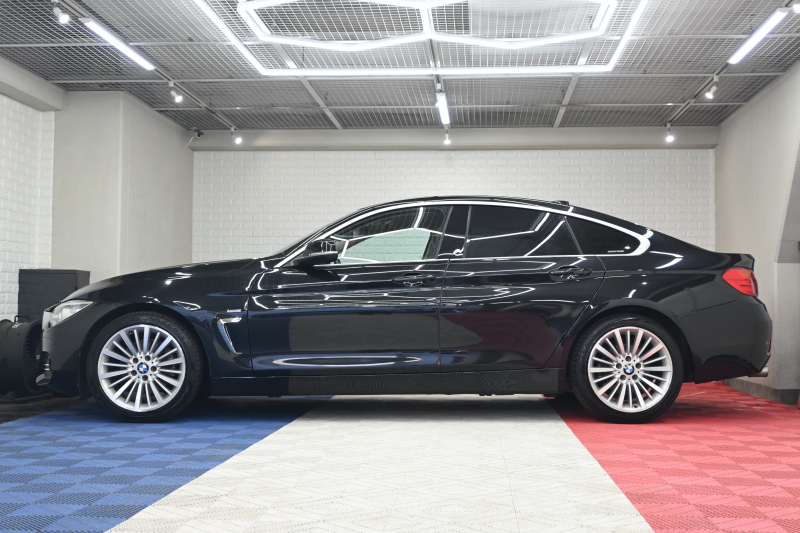 BMW 4シリーズ 420iｸﾞﾗﾝｸｰﾍﾟ ﾗｸﾞｼﾞｭｱﾘｰ　ｺﾝﾌｫA ACC ｲﾝﾃﾘS LCW LKA 茶革 純正HDDﾅﾋﾞ BTｵｰﾃﾞｨｵ&TEL Bｶﾒﾗ 純正18AW ﾘｱPDC　2年保証付