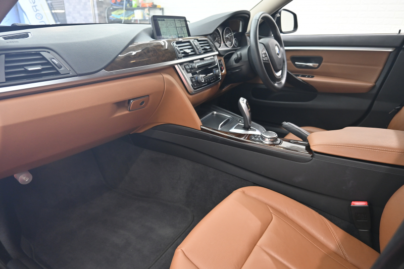 BMW 4シリーズ 420iｸﾞﾗﾝｸｰﾍﾟ ﾗｸﾞｼﾞｭｱﾘｰ　ｺﾝﾌｫA ACC ｲﾝﾃﾘS LCW LKA 茶革 純正HDDﾅﾋﾞ BTｵｰﾃﾞｨｵ&TEL Bｶﾒﾗ 純正18AW ﾘｱPDC　2年保証付