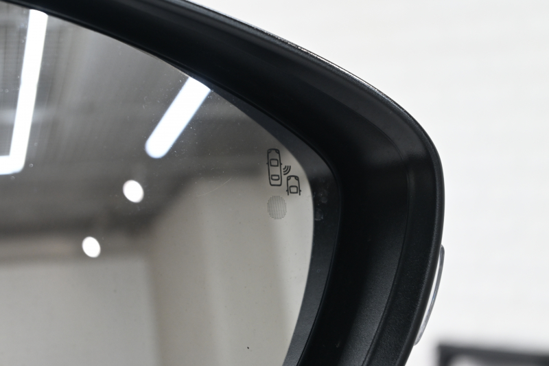 シトロエン C3 ｴｱｸﾛｽSUV ﾌﾞﾙｰHDi ｼｬｲﾝPKG　後期ﾓﾃﾞﾙ ﾚｻﾞｰ×ﾌｧﾌﾞﾘｯｸｺﾝﾋﾞﾚｻﾞｰｼｰﾄ ﾊﾟﾉﾗﾏSR ｸﾙｺﾝ 純正7ｲﾝﾁﾀｯﾁｽｸﾘｰﾝ CarPlay Bｶﾒﾗ 純正17ｲﾝﾁAW LEDﾗｲﾄ ｱｸﾃｨﾌﾞｾｰﾌﾃｨﾌﾞﾚｰｷ　2年保証付