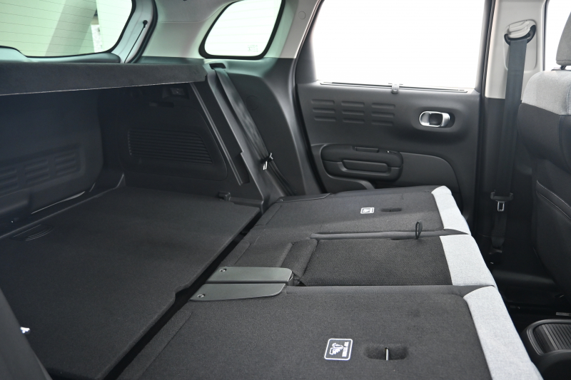 シトロエン C3 ｴｱｸﾛｽSUV ﾌﾞﾙｰHDi ｼｬｲﾝPKG　後期ﾓﾃﾞﾙ ﾚｻﾞｰ×ﾌｧﾌﾞﾘｯｸｺﾝﾋﾞﾚｻﾞｰｼｰﾄ ﾊﾟﾉﾗﾏSR ｸﾙｺﾝ 純正7ｲﾝﾁﾀｯﾁｽｸﾘｰﾝ CarPlay Bｶﾒﾗ 純正17ｲﾝﾁAW LEDﾗｲﾄ ｱｸﾃｨﾌﾞｾｰﾌﾃｨﾌﾞﾚｰｷ　2年保証付