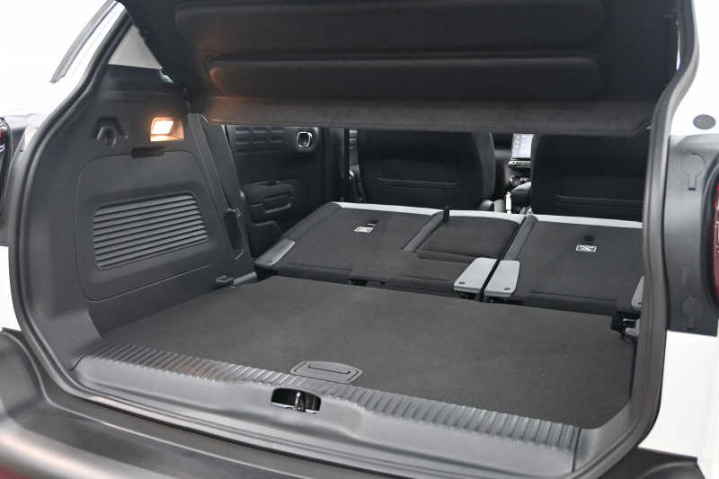 シトロエン C3 ｴｱｸﾛｽSUV ﾌﾞﾙｰHDi ｼｬｲﾝPKG　後期ﾓﾃﾞﾙ ﾚｻﾞｰ×ﾌｧﾌﾞﾘｯｸｺﾝﾋﾞﾚｻﾞｰｼｰﾄ ﾊﾟﾉﾗﾏSR ｸﾙｺﾝ 純正7ｲﾝﾁﾀｯﾁｽｸﾘｰﾝ CarPlay Bｶﾒﾗ 純正17ｲﾝﾁAW LEDﾗｲﾄ ｱｸﾃｨﾌﾞｾｰﾌﾃｨﾌﾞﾚｰｷ　2年保証付