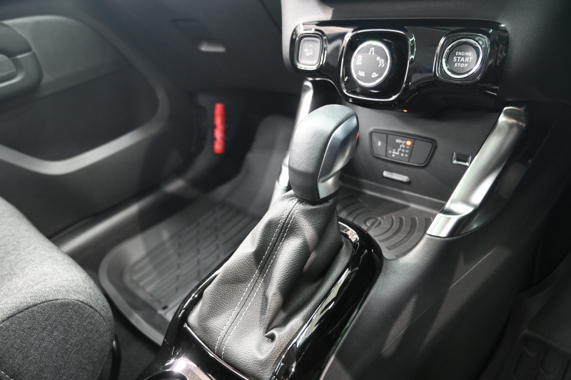 シトロエン C3 ｴｱｸﾛｽSUV ﾌﾞﾙｰHDi ｼｬｲﾝPKG　後期ﾓﾃﾞﾙ ﾚｻﾞｰ×ﾌｧﾌﾞﾘｯｸｺﾝﾋﾞﾚｻﾞｰｼｰﾄ ﾊﾟﾉﾗﾏSR ｸﾙｺﾝ 純正7ｲﾝﾁﾀｯﾁｽｸﾘｰﾝ CarPlay Bｶﾒﾗ 純正17ｲﾝﾁAW LEDﾗｲﾄ ｱｸﾃｨﾌﾞｾｰﾌﾃｨﾌﾞﾚｰｷ　2年保証付