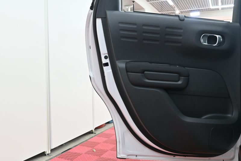 シトロエン C3 ｴｱｸﾛｽSUV ﾌﾞﾙｰHDi ｼｬｲﾝPKG　後期ﾓﾃﾞﾙ ﾚｻﾞｰ×ﾌｧﾌﾞﾘｯｸｺﾝﾋﾞﾚｻﾞｰｼｰﾄ ﾊﾟﾉﾗﾏSR ｸﾙｺﾝ 純正7ｲﾝﾁﾀｯﾁｽｸﾘｰﾝ CarPlay Bｶﾒﾗ 純正17ｲﾝﾁAW LEDﾗｲﾄ ｱｸﾃｨﾌﾞｾｰﾌﾃｨﾌﾞﾚｰｷ　2年保証付