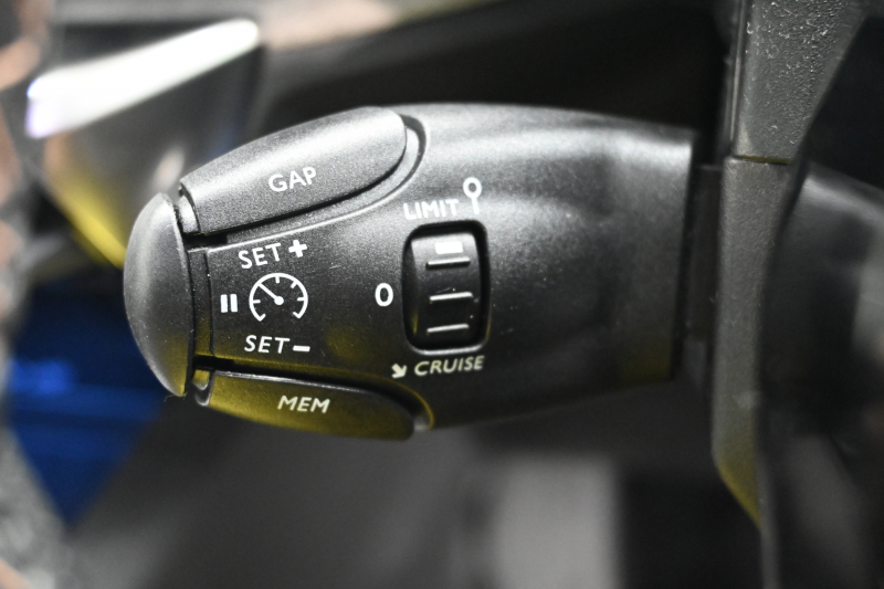 プジョー 3008 GT ﾌﾞﾙｰHDi　Pｽﾀ ACC ﾊｰﾌ革 純正ﾀｯﾁｽｸﾘｰﾝ ﾅﾋﾞTV ﾌﾙｾｸﾞ CarPlay ADVｺﾝﾄﾛｰﾙ 純正18ｲﾝﾁAW LEDﾗｲﾄ ｱｸﾃｨﾌﾞｾｰﾌﾃｨﾌﾞﾚｰｷ　2年保証付