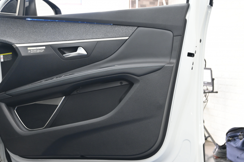 プジョー 3008 ｸﾛｽｼﾃｨ　1ｵｰﾅｰ 特別仕様車 ACC ﾊｰﾌ革 ﾊﾟﾉﾗﾏSR 純正ﾀｯﾁｽｸﾘｰﾝ ﾅﾋﾞTV ﾌﾙｾｸﾞ CarPlay ADVｺﾝﾄﾛｰﾙ 純正18ｲﾝﾁAW LEDﾗｲﾄ ｱｸﾃｨﾌﾞｾｰﾌﾃｨﾌﾞﾚｰｷ　2年保証付