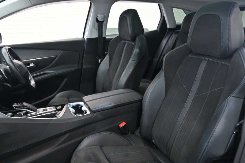 プジョー 3008 ｸﾛｽｼﾃｨ　1ｵｰﾅｰ 特別仕様車 ACC ﾊｰﾌ革 ﾊﾟﾉﾗﾏSR 純正ﾀｯﾁｽｸﾘｰﾝ ﾅﾋﾞTV ﾌﾙｾｸﾞ CarPlay ADVｺﾝﾄﾛｰﾙ 純正18ｲﾝﾁAW LEDﾗｲﾄ ｱｸﾃｨﾌﾞｾｰﾌﾃｨﾌﾞﾚｰｷ　2年保証付