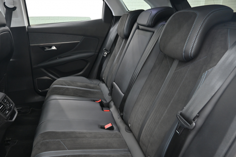 プジョー 3008 ｸﾛｽｼﾃｨ　1ｵｰﾅｰ 特別仕様車 ACC ﾊｰﾌ革 ﾊﾟﾉﾗﾏSR 純正ﾀｯﾁｽｸﾘｰﾝ ﾅﾋﾞTV ﾌﾙｾｸﾞ CarPlay ADVｺﾝﾄﾛｰﾙ 純正18ｲﾝﾁAW LEDﾗｲﾄ ｱｸﾃｨﾌﾞｾｰﾌﾃｨﾌﾞﾚｰｷ　2年保証付