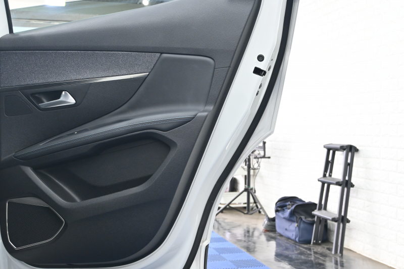 プジョー 3008 ｸﾛｽｼﾃｨ　1ｵｰﾅｰ 特別仕様車 ACC ﾊｰﾌ革 ﾊﾟﾉﾗﾏSR 純正ﾀｯﾁｽｸﾘｰﾝ ﾅﾋﾞTV ﾌﾙｾｸﾞ CarPlay ADVｺﾝﾄﾛｰﾙ 純正18ｲﾝﾁAW LEDﾗｲﾄ ｱｸﾃｨﾌﾞｾｰﾌﾃｨﾌﾞﾚｰｷ　2年保証付