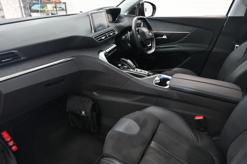 プジョー 3008 ｸﾛｽｼﾃｨ　1ｵｰﾅｰ 特別仕様車 ACC ﾊｰﾌ革 ﾊﾟﾉﾗﾏSR 純正ﾀｯﾁｽｸﾘｰﾝ ﾅﾋﾞTV ﾌﾙｾｸﾞ CarPlay ADVｺﾝﾄﾛｰﾙ 純正18ｲﾝﾁAW LEDﾗｲﾄ ｱｸﾃｨﾌﾞｾｰﾌﾃｨﾌﾞﾚｰｷ　2年保証付