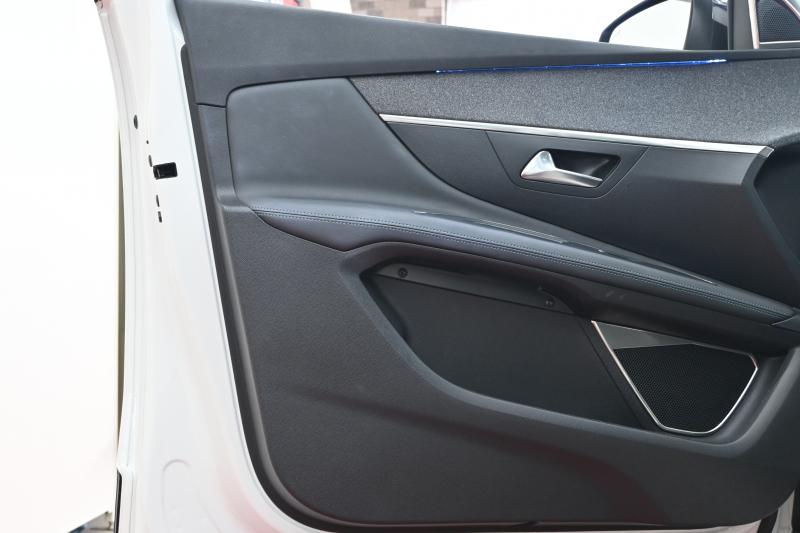 プジョー 3008 ｸﾛｽｼﾃｨ　1ｵｰﾅｰ 特別仕様車 ACC ﾊｰﾌ革 ﾊﾟﾉﾗﾏSR 純正ﾀｯﾁｽｸﾘｰﾝ ﾅﾋﾞTV ﾌﾙｾｸﾞ CarPlay ADVｺﾝﾄﾛｰﾙ 純正18ｲﾝﾁAW LEDﾗｲﾄ ｱｸﾃｨﾌﾞｾｰﾌﾃｨﾌﾞﾚｰｷ　2年保証付