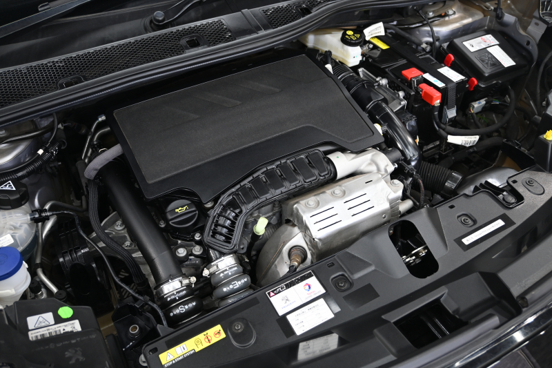 プジョー 2008 GTﾗｲﾝ　Pｽﾀ ACC ECO ﾊｰﾌ革 ﾊﾟﾉﾗﾏSR 純正ﾀｯﾁｽｸﾘｰﾝ ﾅﾋﾞTV CarPlay Bｶﾒﾗ 純正17ｲﾝﾁAW LEDﾗｲﾄ　2年保証付