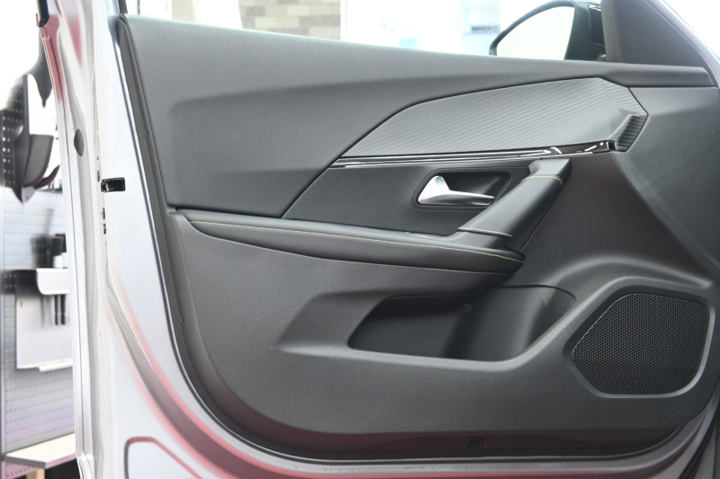 プジョー 2008 GTﾗｲﾝ　Pｽﾀ ACC ECO ﾊｰﾌ革 ﾊﾟﾉﾗﾏSR 純正ﾀｯﾁｽｸﾘｰﾝ ﾅﾋﾞTV CarPlay Bｶﾒﾗ 純正17ｲﾝﾁAW LEDﾗｲﾄ　2年保証付