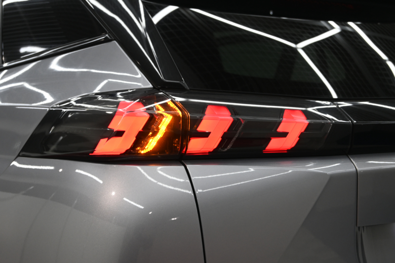 プジョー 2008 GTﾗｲﾝ　Pｽﾀ ACC ECO ﾊｰﾌ革 ﾊﾟﾉﾗﾏSR 純正ﾀｯﾁｽｸﾘｰﾝ ﾅﾋﾞTV CarPlay Bｶﾒﾗ 純正17ｲﾝﾁAW LEDﾗｲﾄ　2年保証付