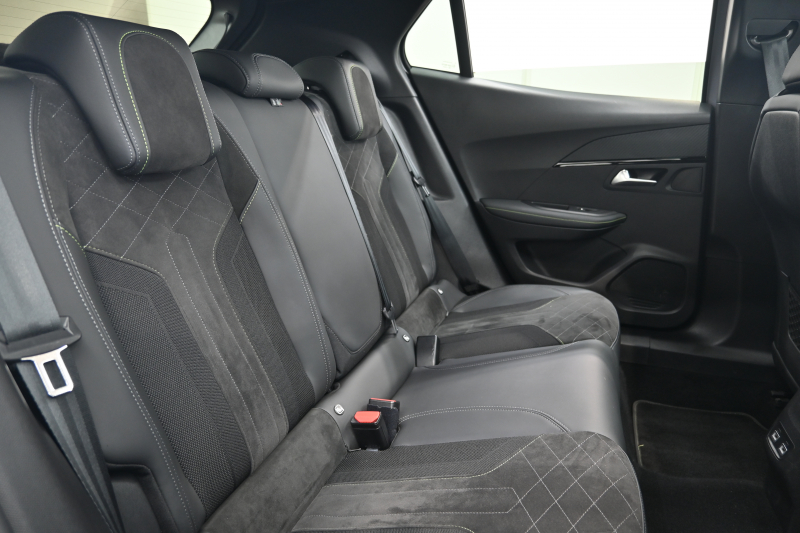 プジョー 2008 GTﾗｲﾝ　Pｽﾀ ACC ECO ﾊｰﾌ革 ﾊﾟﾉﾗﾏSR 純正ﾀｯﾁｽｸﾘｰﾝ ﾅﾋﾞTV CarPlay Bｶﾒﾗ 純正17ｲﾝﾁAW LEDﾗｲﾄ　2年保証付