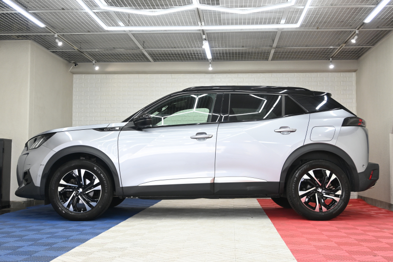 プジョー 2008 GTﾗｲﾝ　Pｽﾀ ACC ECO ﾊｰﾌ革 ﾊﾟﾉﾗﾏSR 純正ﾀｯﾁｽｸﾘｰﾝ ﾅﾋﾞTV CarPlay Bｶﾒﾗ 純正17ｲﾝﾁAW LEDﾗｲﾄ　2年保証付