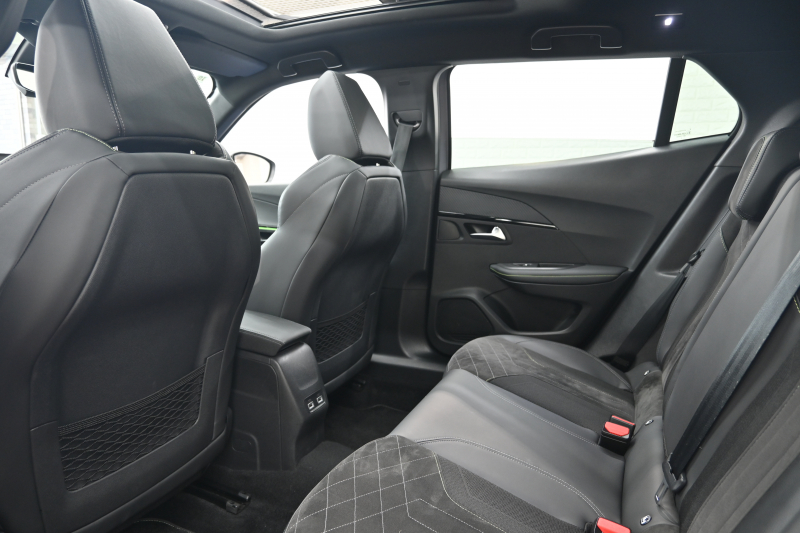 プジョー 2008 GTﾗｲﾝ　Pｽﾀ ACC ECO ﾊｰﾌ革 ﾊﾟﾉﾗﾏSR 純正ﾀｯﾁｽｸﾘｰﾝ ﾅﾋﾞTV CarPlay Bｶﾒﾗ 純正17ｲﾝﾁAW LEDﾗｲﾄ　2年保証付