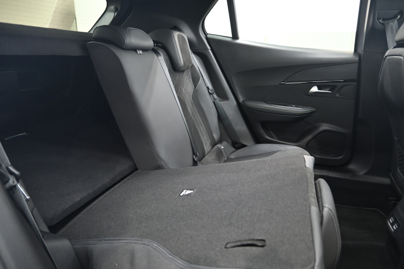 プジョー 2008 GTﾗｲﾝ　Pｽﾀ ACC ECO ﾊｰﾌ革 ﾊﾟﾉﾗﾏSR 純正ﾀｯﾁｽｸﾘｰﾝ ﾅﾋﾞTV CarPlay Bｶﾒﾗ 純正17ｲﾝﾁAW LEDﾗｲﾄ　2年保証付