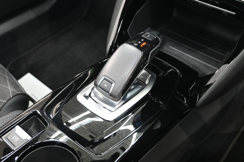 プジョー 2008 GTﾗｲﾝ　Pｽﾀ ACC ECO ﾊｰﾌ革 ﾊﾟﾉﾗﾏSR 純正ﾀｯﾁｽｸﾘｰﾝ ﾅﾋﾞTV CarPlay Bｶﾒﾗ 純正17ｲﾝﾁAW LEDﾗｲﾄ　2年保証付