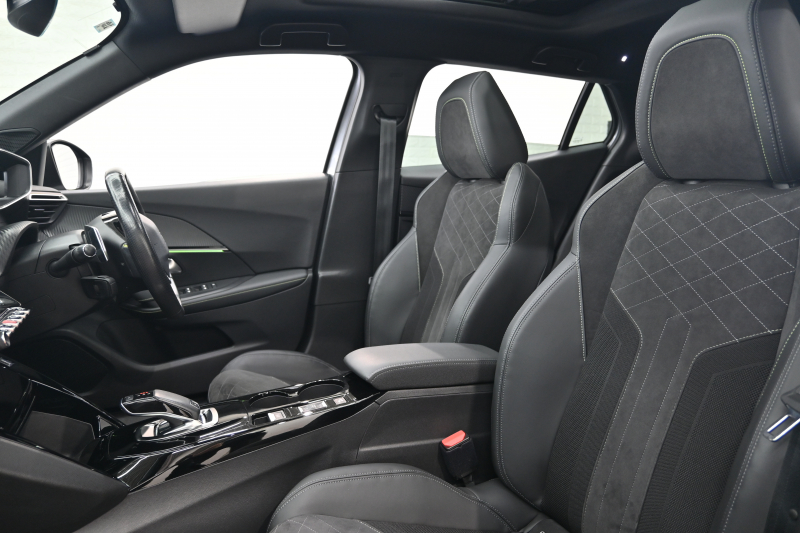 プジョー 2008 GTﾗｲﾝ　Pｽﾀ ACC ECO ﾊｰﾌ革 ﾊﾟﾉﾗﾏSR 純正ﾀｯﾁｽｸﾘｰﾝ ﾅﾋﾞTV CarPlay Bｶﾒﾗ 純正17ｲﾝﾁAW LEDﾗｲﾄ　2年保証付