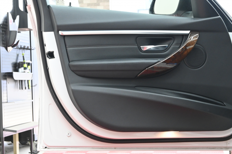 BMW 3シリーズ 320d ﾂｰﾘﾝｸﾞ ﾗｸﾞｼﾞｭｱﾘｰ　後期ﾓﾃﾞﾙ ACC 黒革 純正HDDﾅﾋﾞ Bｶﾒﾗ 17ｲﾝﾁAW ｵｰﾄﾃｰﾙｹﾞｰﾄ LEDﾍｯﾄﾞﾗｲﾄ　2年保証付